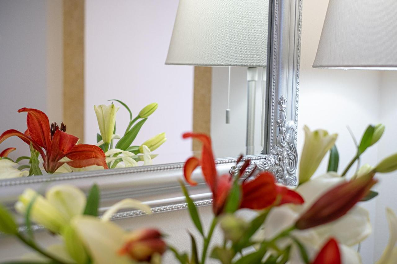 Nadiona Suites Red & Cream Corfu  外观 照片